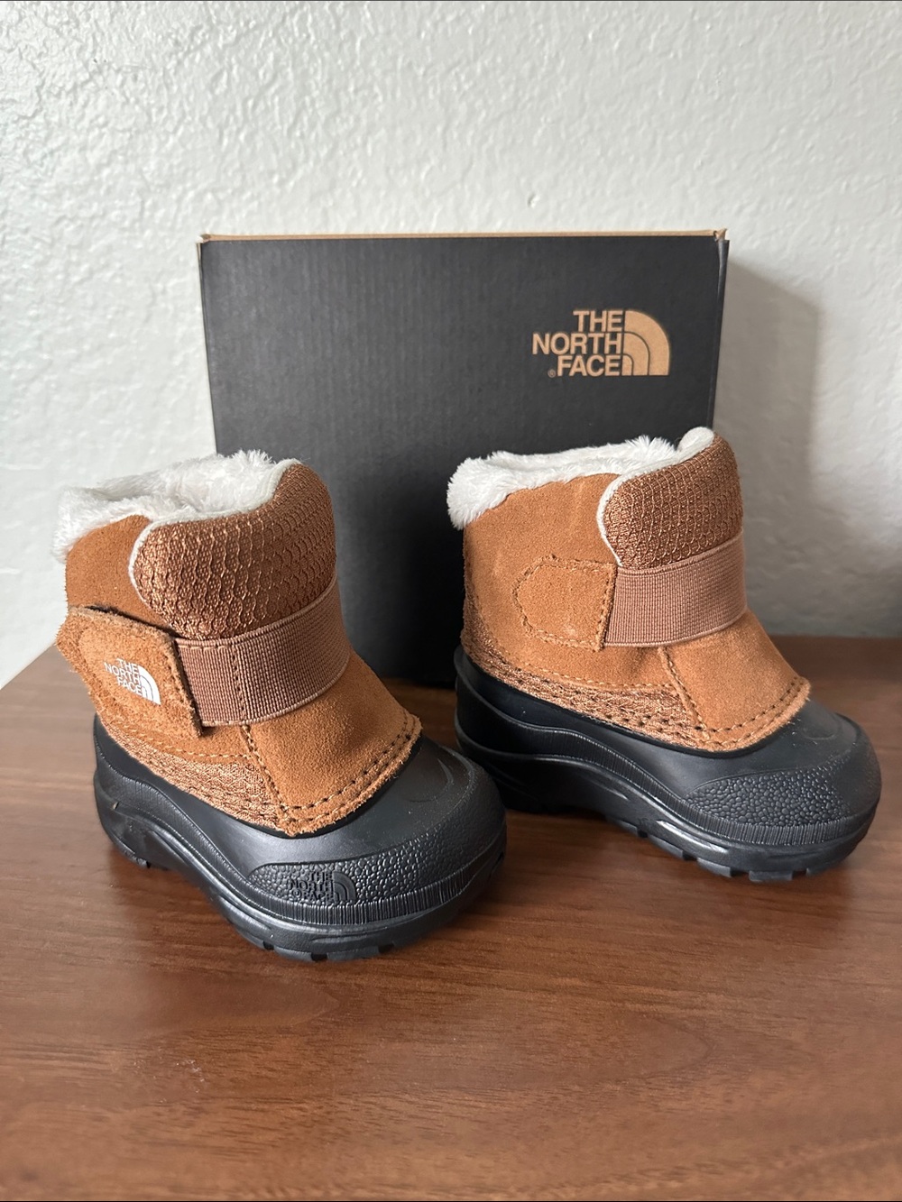 The North Face Toddler Alpenglow II Brown and Black Insulated Snow Boots, Size 4